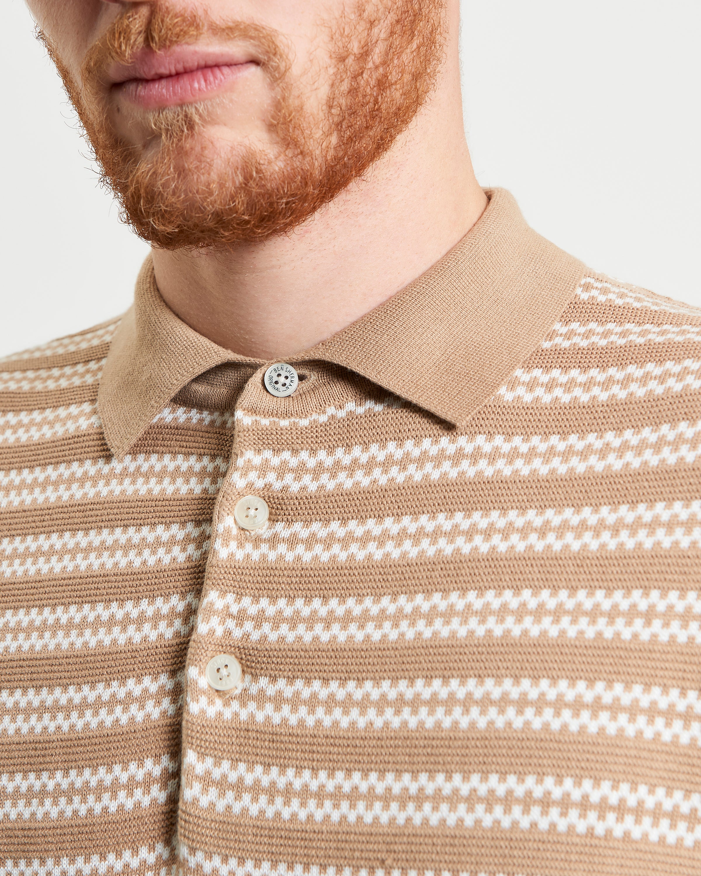 Jacquard Stripe Polo – Beige Stripe Pattern with 3-Button Placket and Ribbed Collar