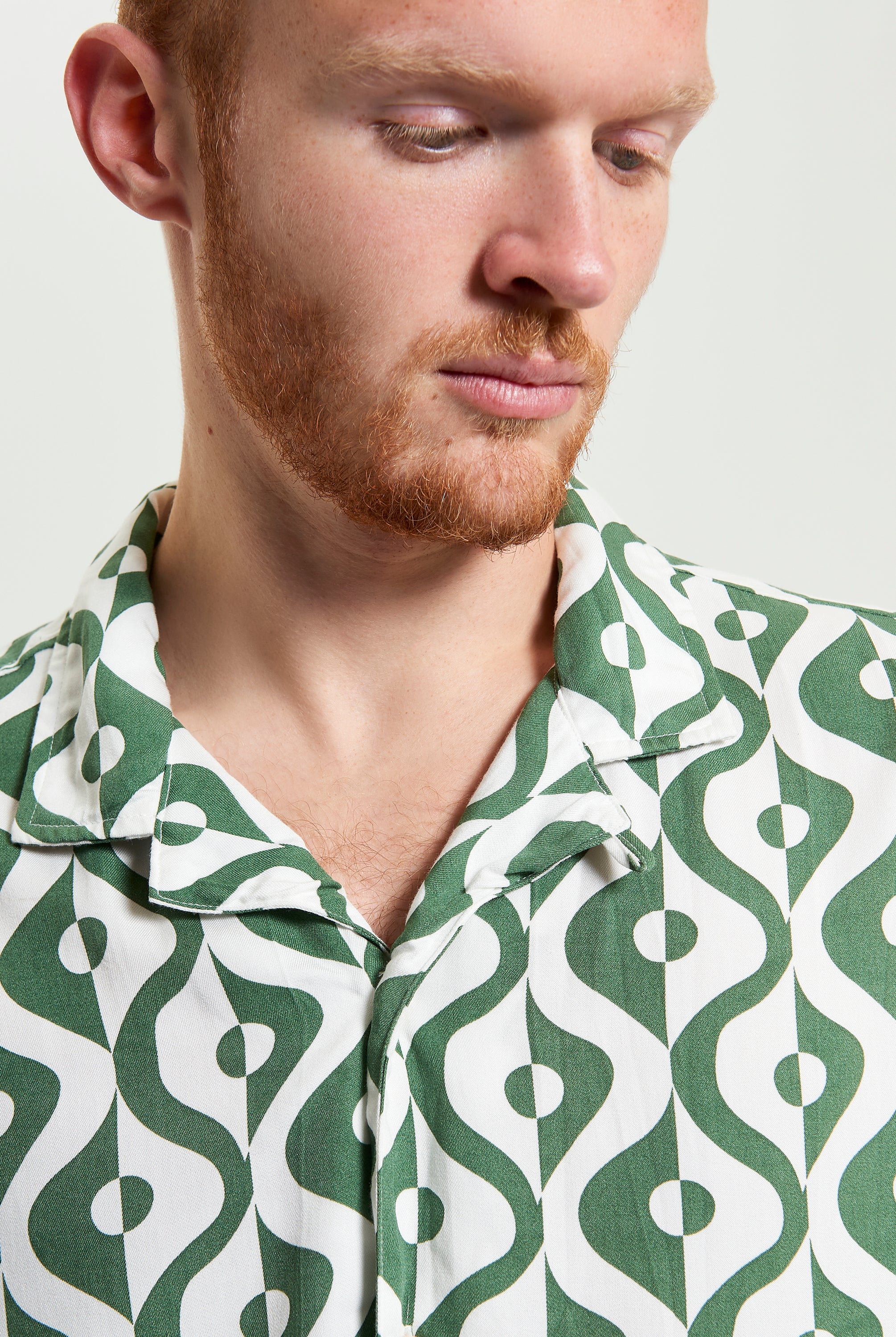 Carnaby Geo Print – Short sleeve shirt with revere collar and unique geo pattern, perfect for a relaxed look.