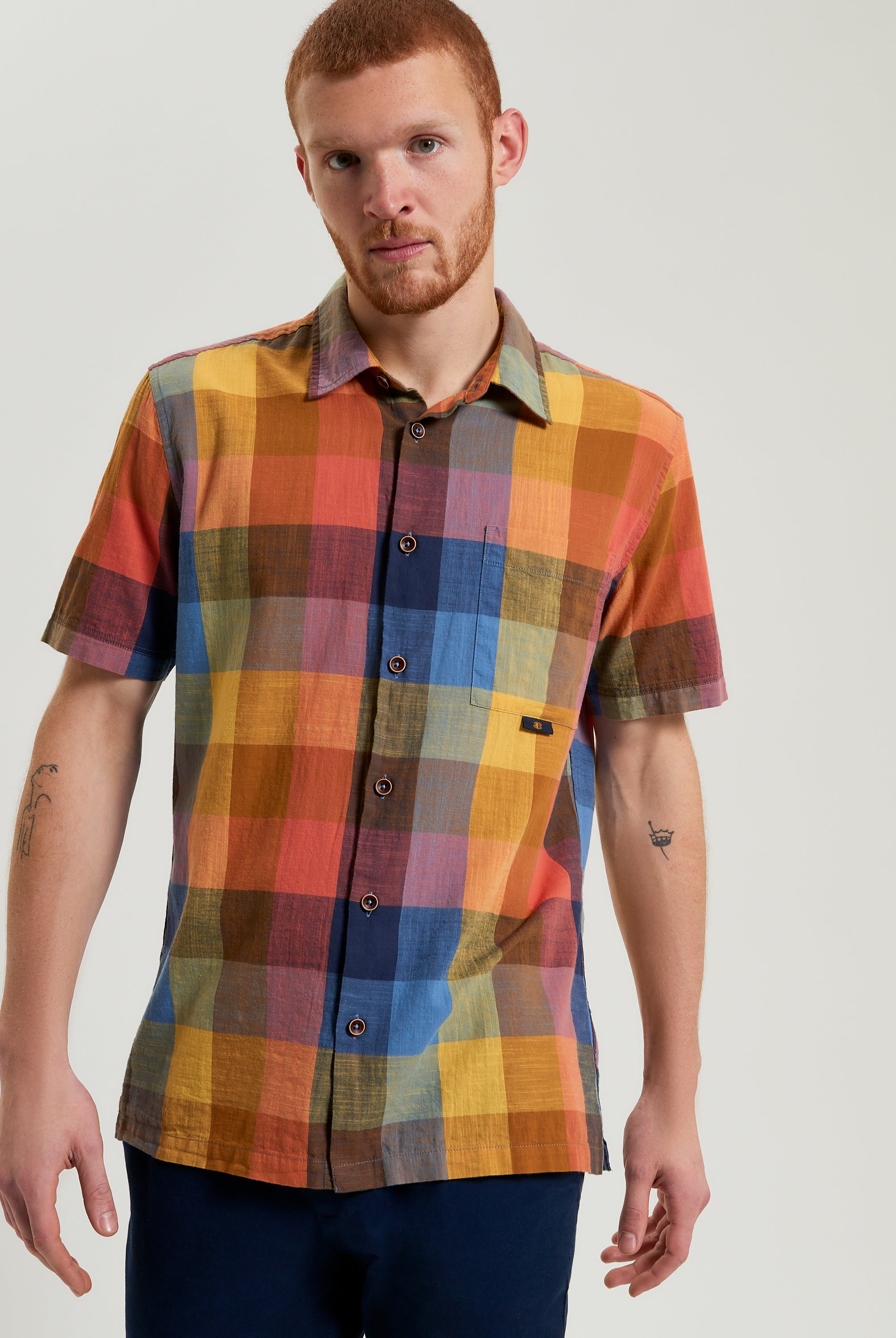 Multicolour Check – Classic cotton shirt with vibrant check pattern and casual point collar.