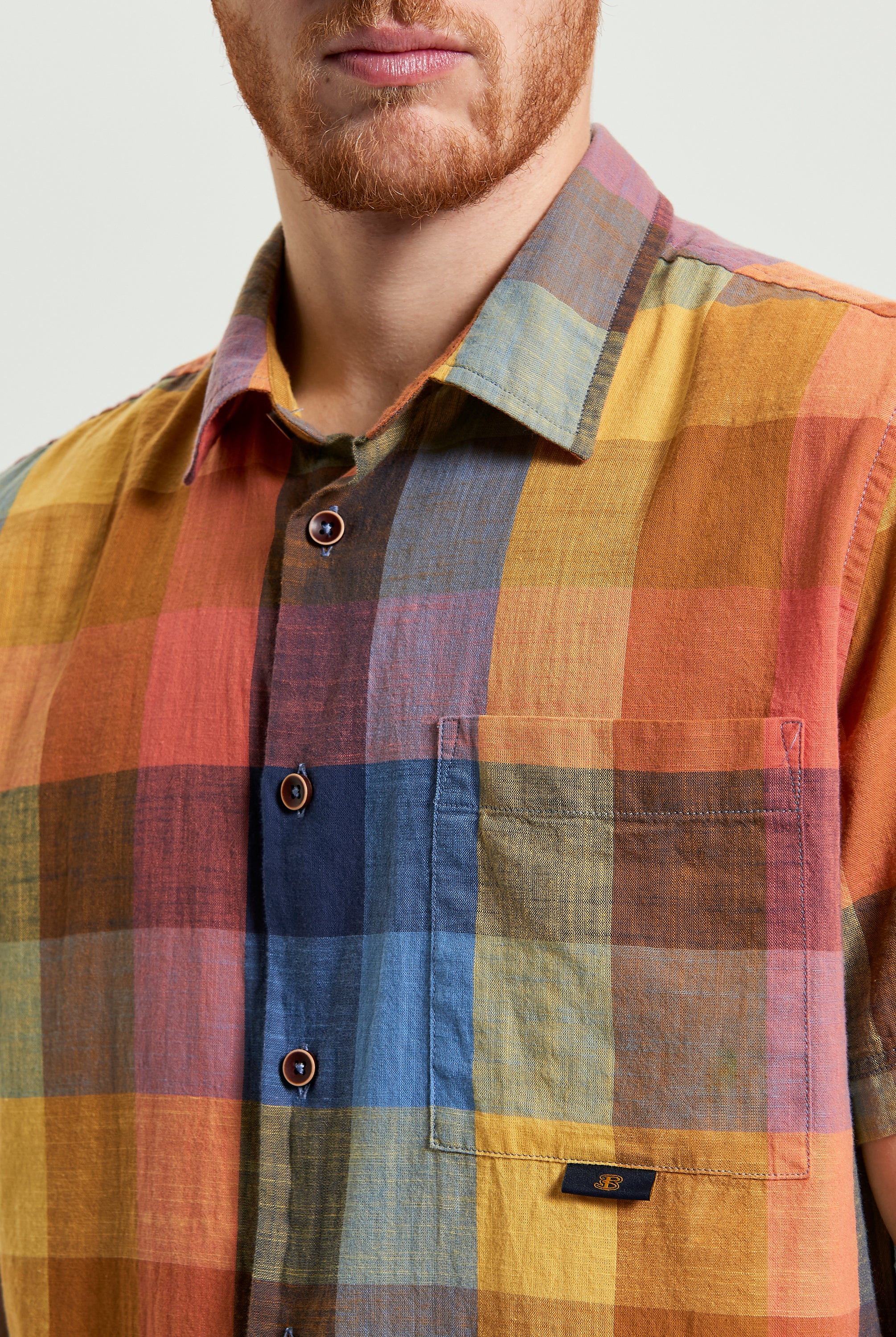 Multicolour Check – Classic and versatile shirt in multicolor check pattern with buttoned chest pocket.