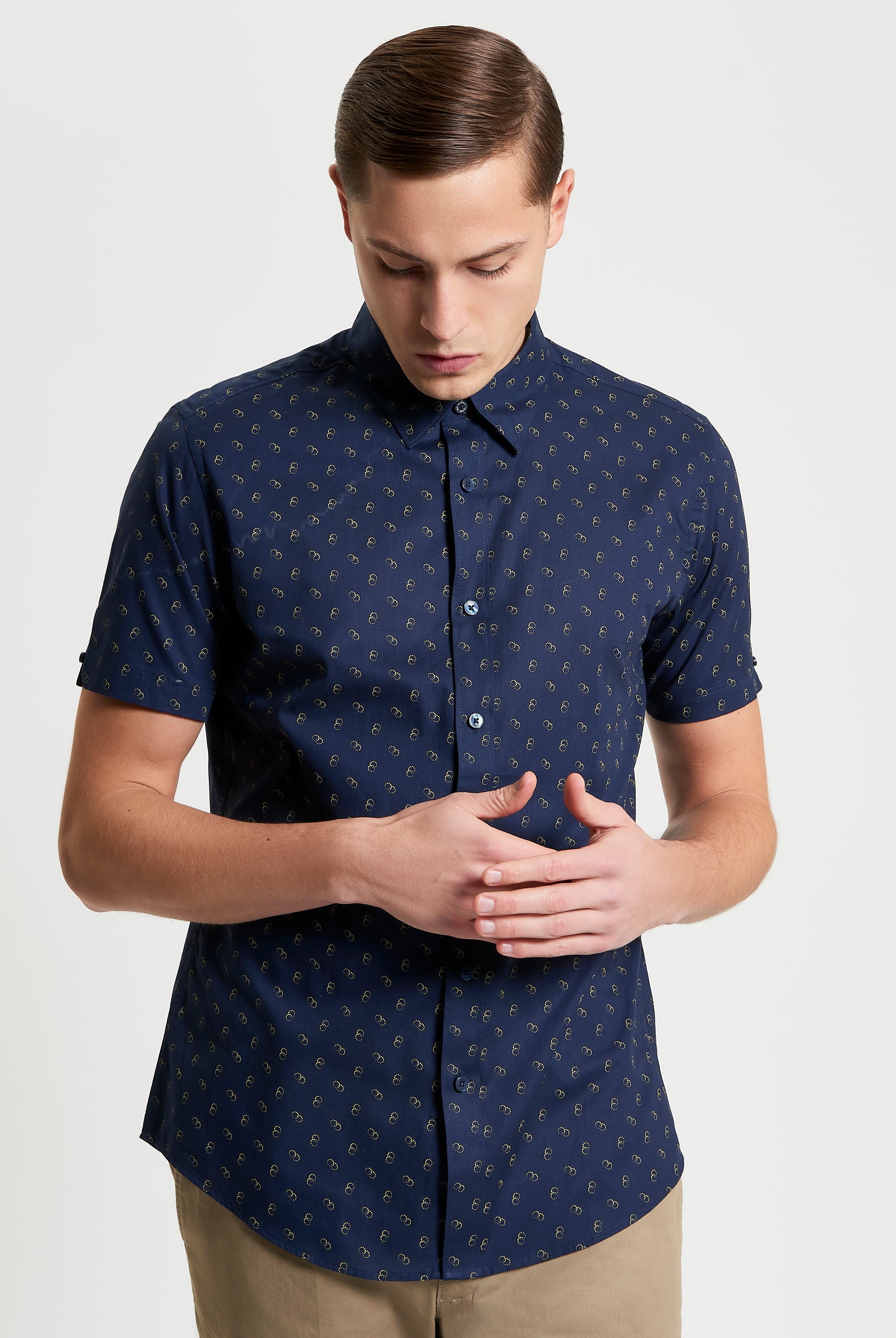 Stipple Print Shirt – Smart-casual look in 100% organic cotton with classic point concealed button-down collar.