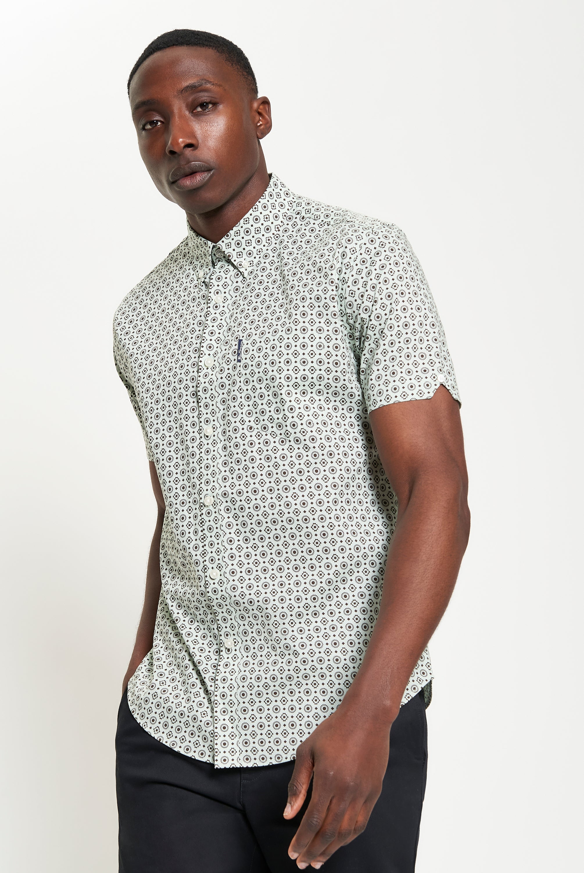 Block Geo Print short sleeve shirt in graphic pattern, featuring button-down collar and regular fit.