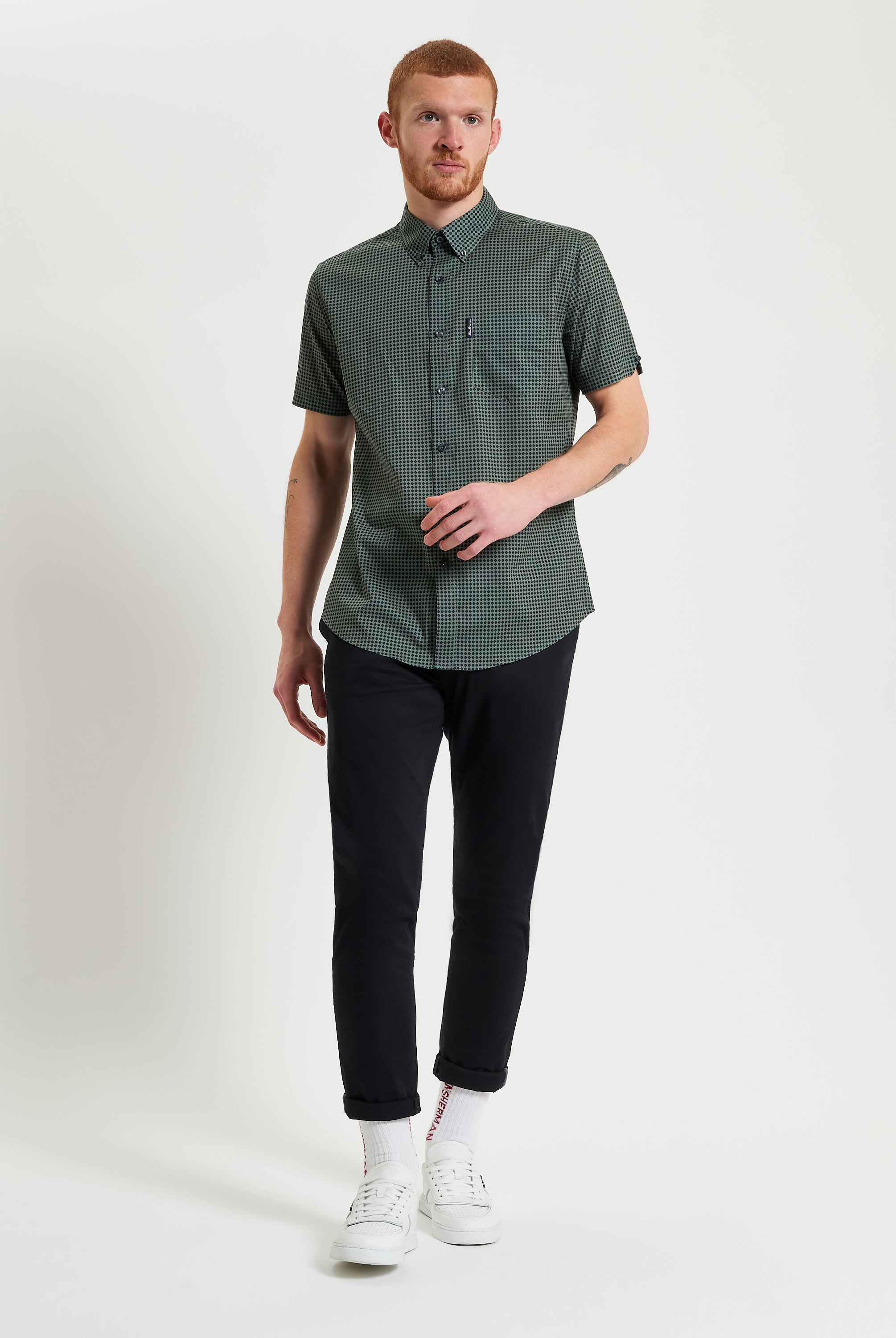 Geo Print shirt – modern style with button-down collar and curved hem in green, perfect for smart and casual looks.