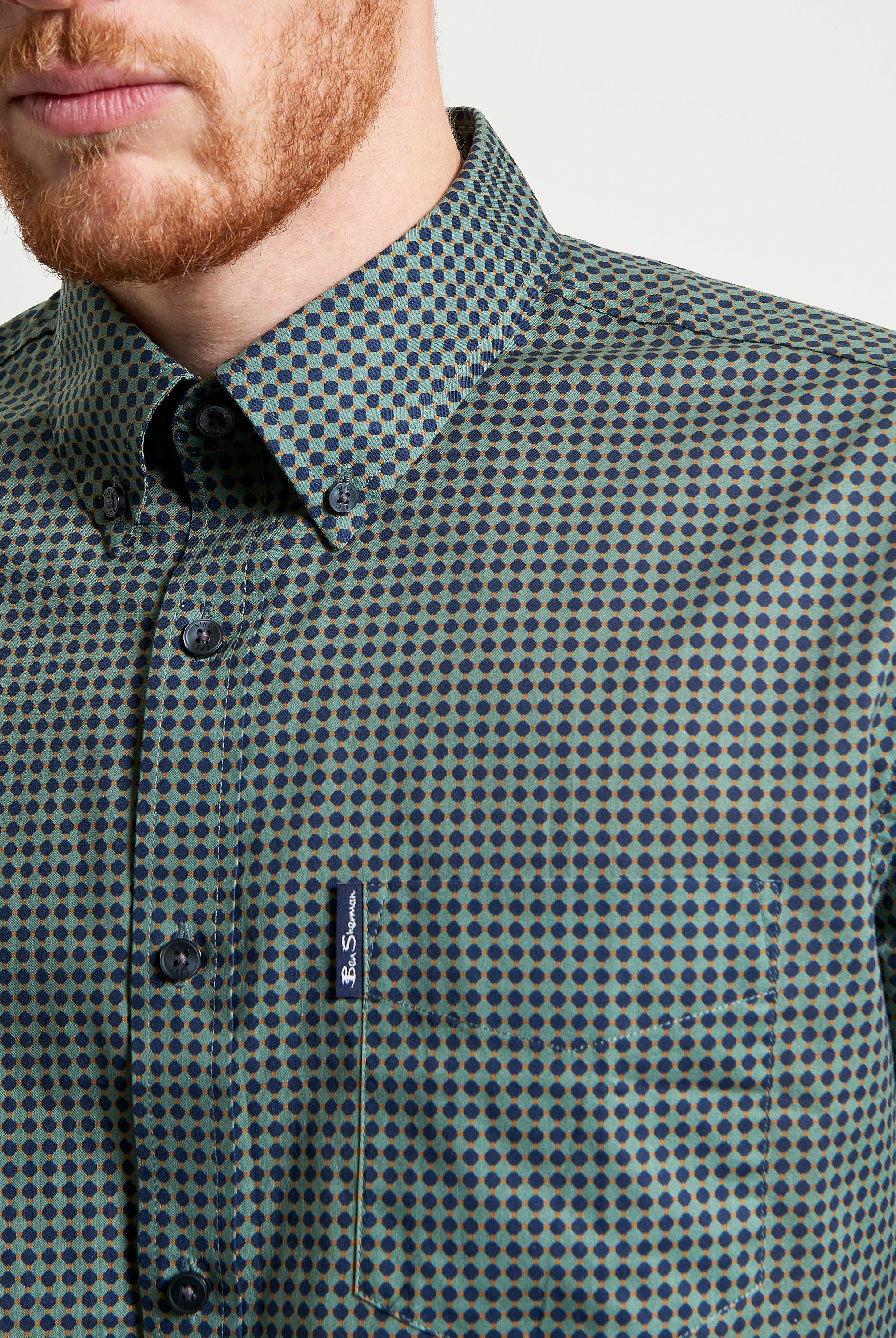 Geo Print – Modern organic cotton shirt with two-finger button-down collar and curved hem.