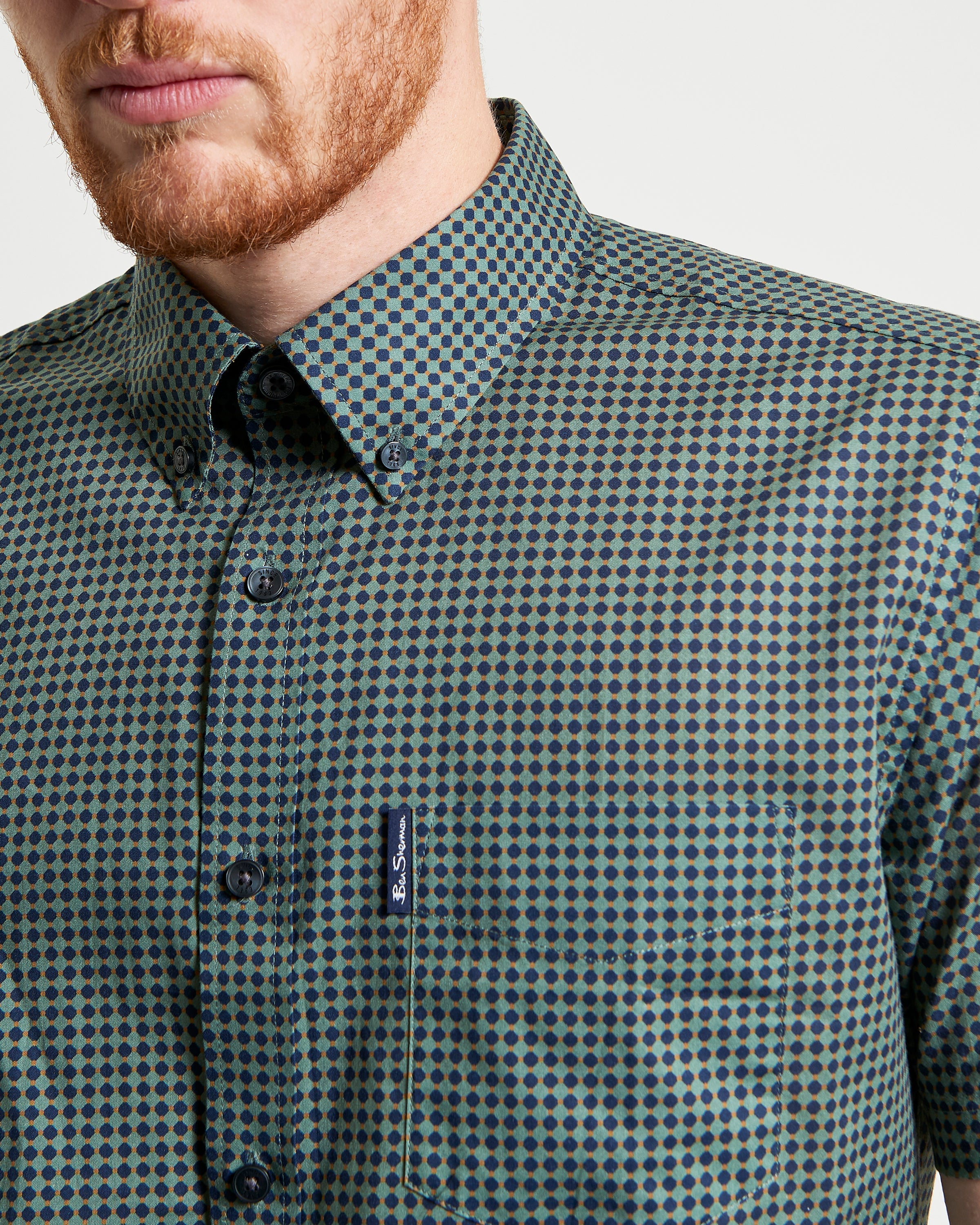 Geo Print – Modern organic cotton shirt with two-finger button-down collar and curved hem.