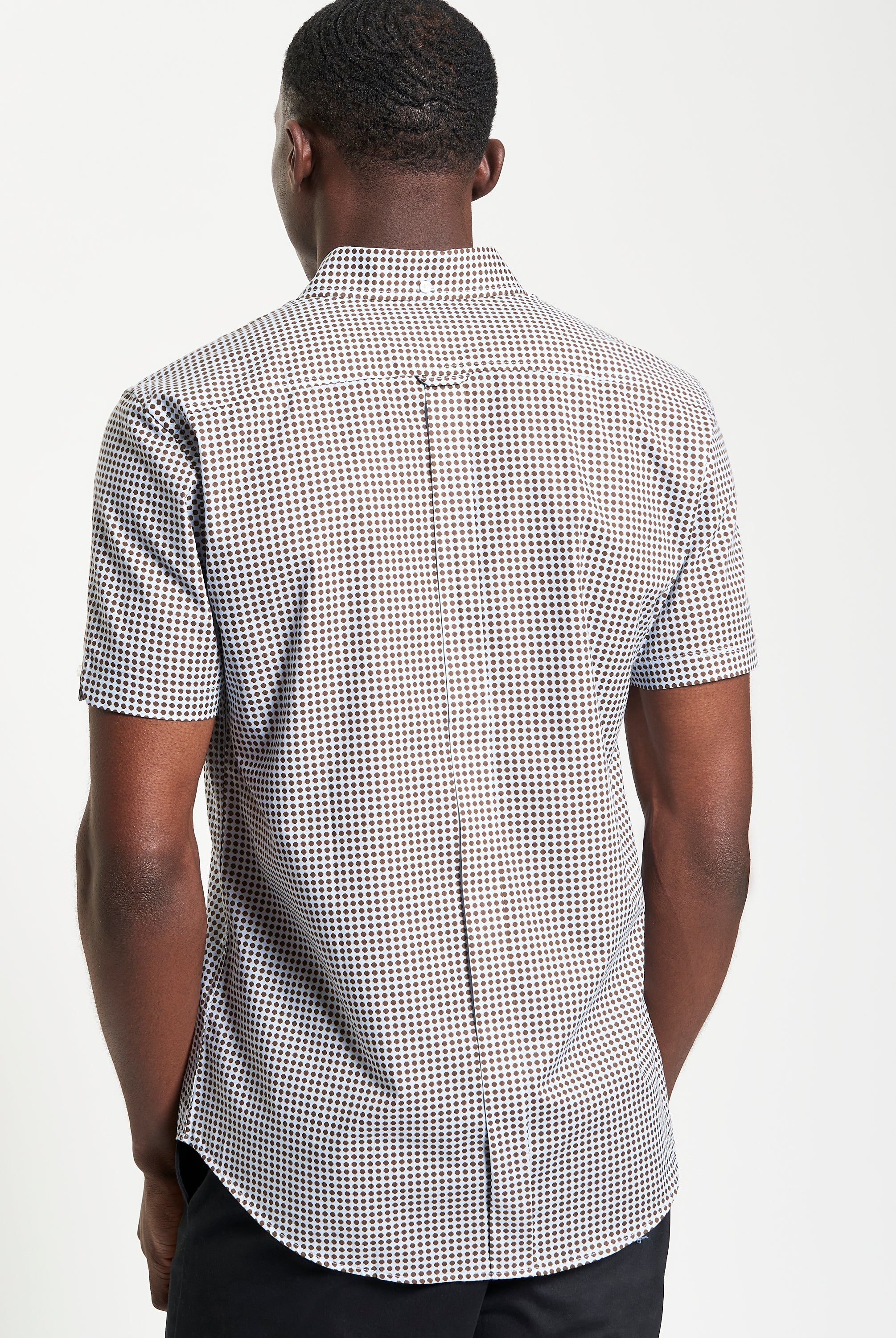 Geo Print shirt – back view, showcasing the curved hem and smooth tailoring.