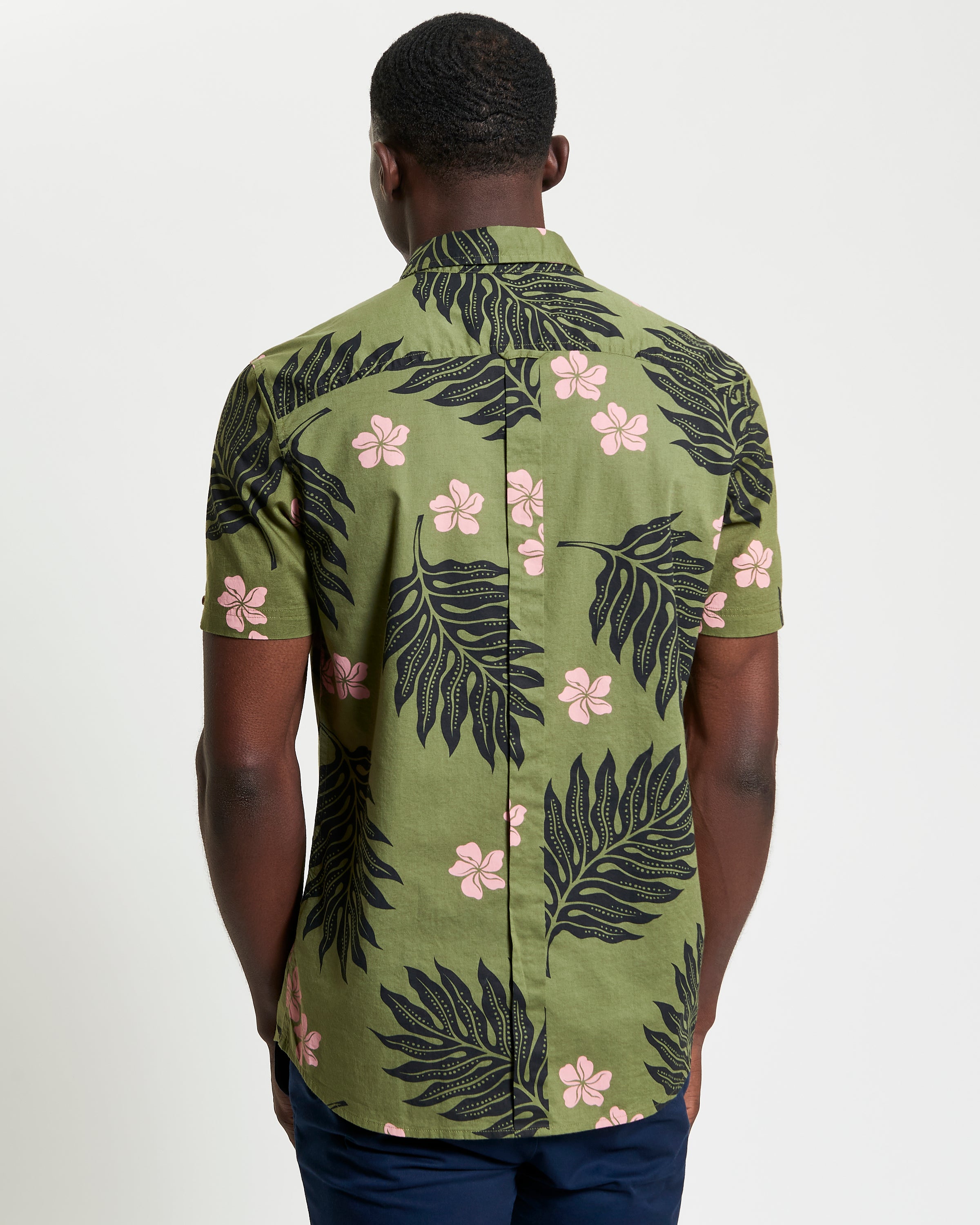 Botanical Print Shirt – Short Sleeves, Curved Hem, Relaxed Fit, Bold Floral Pattern for Fresh Summer Style