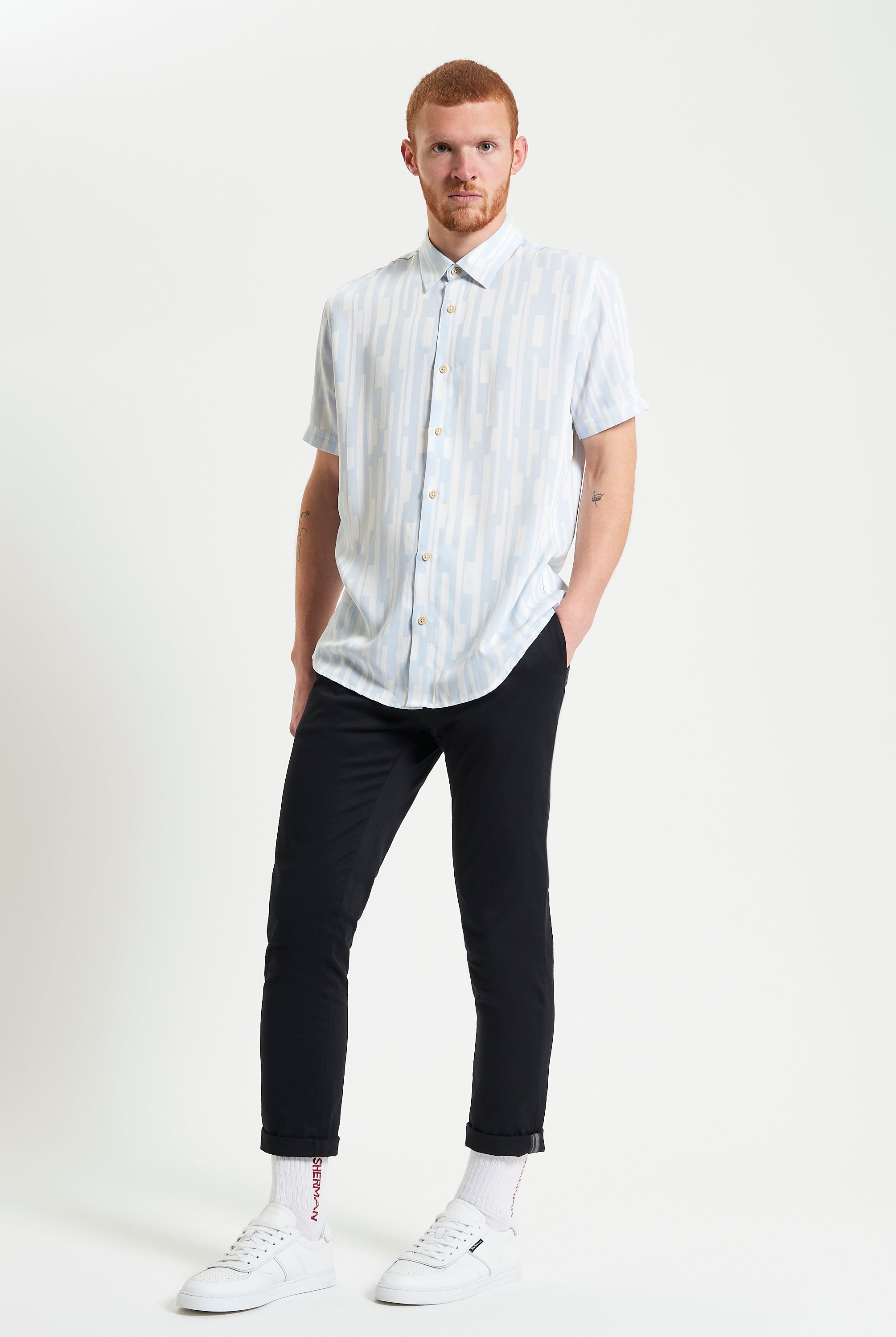 Jazz Lines Print – Short Sleeve Shirt in Monochrome Pattern, Stylish Casual Wear for Men