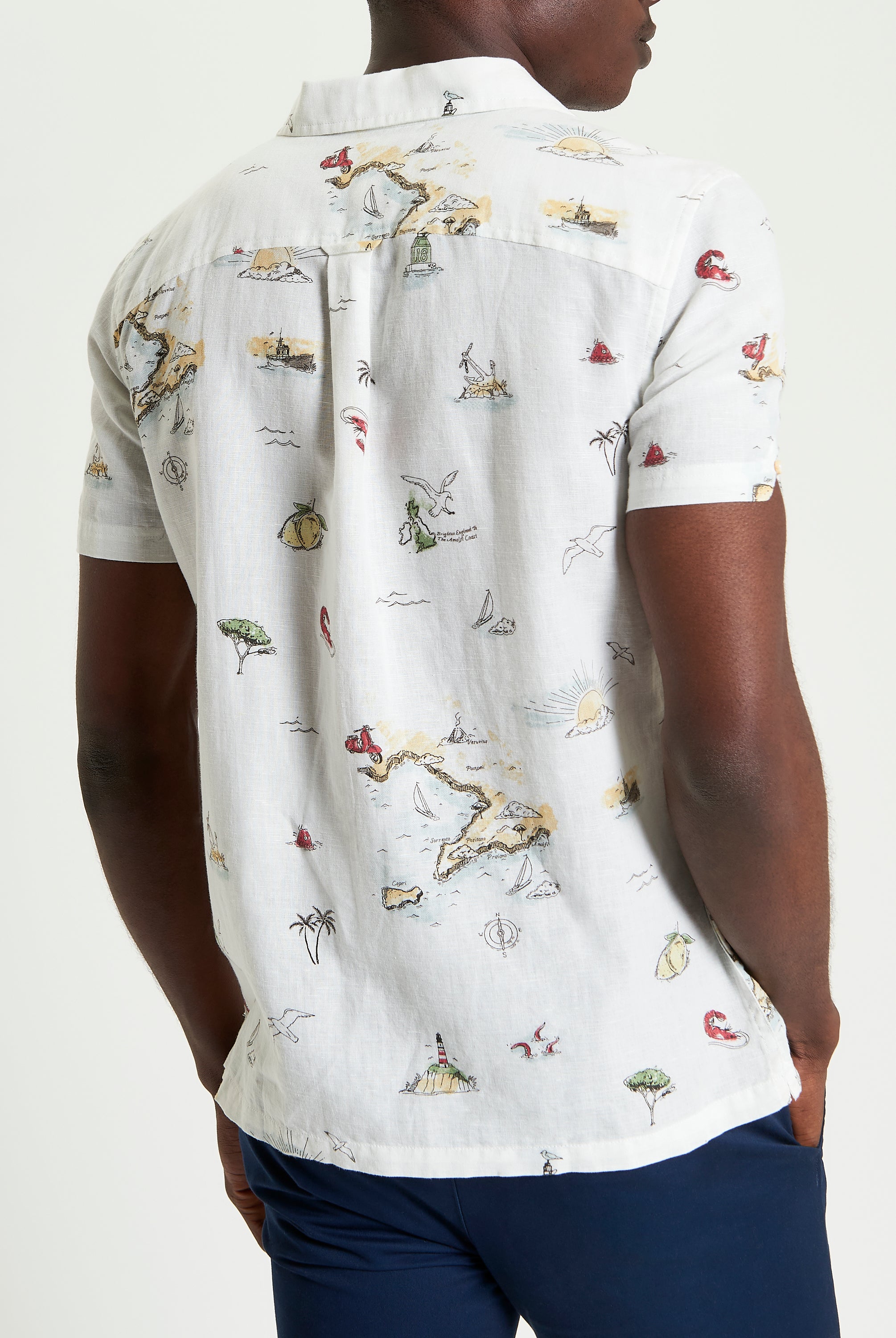 Brighton To Amalfi Print – Short-sleeve shirt featuring coastal scenes and relaxed fit.