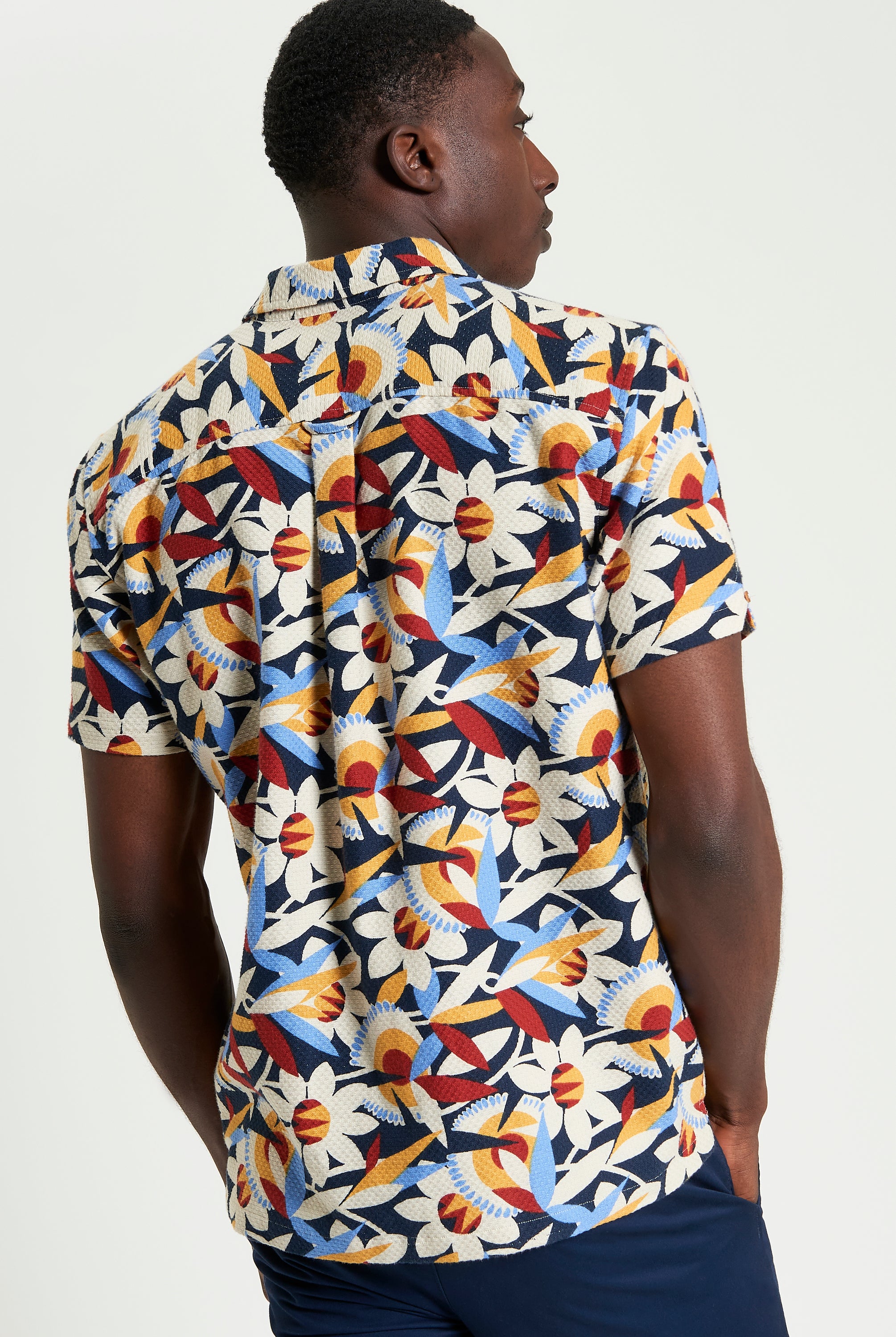 Abstract Floral Print – Short-sleeve shirt with colorful floral pattern and revere collar, perfect for summer styling.