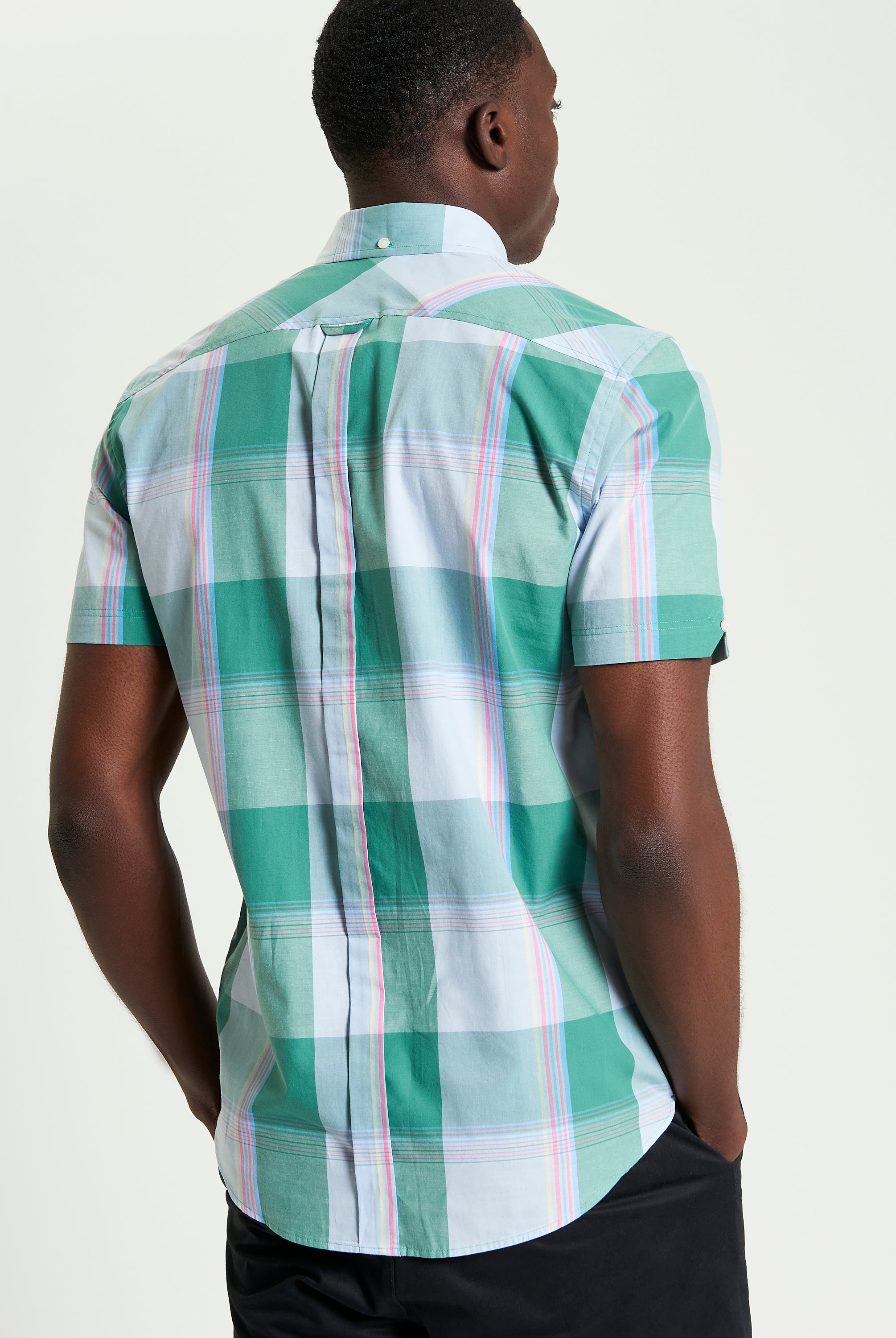 Multicolour Overcheck – Short-sleeve shirt with a bold overcheck print and curved hem.