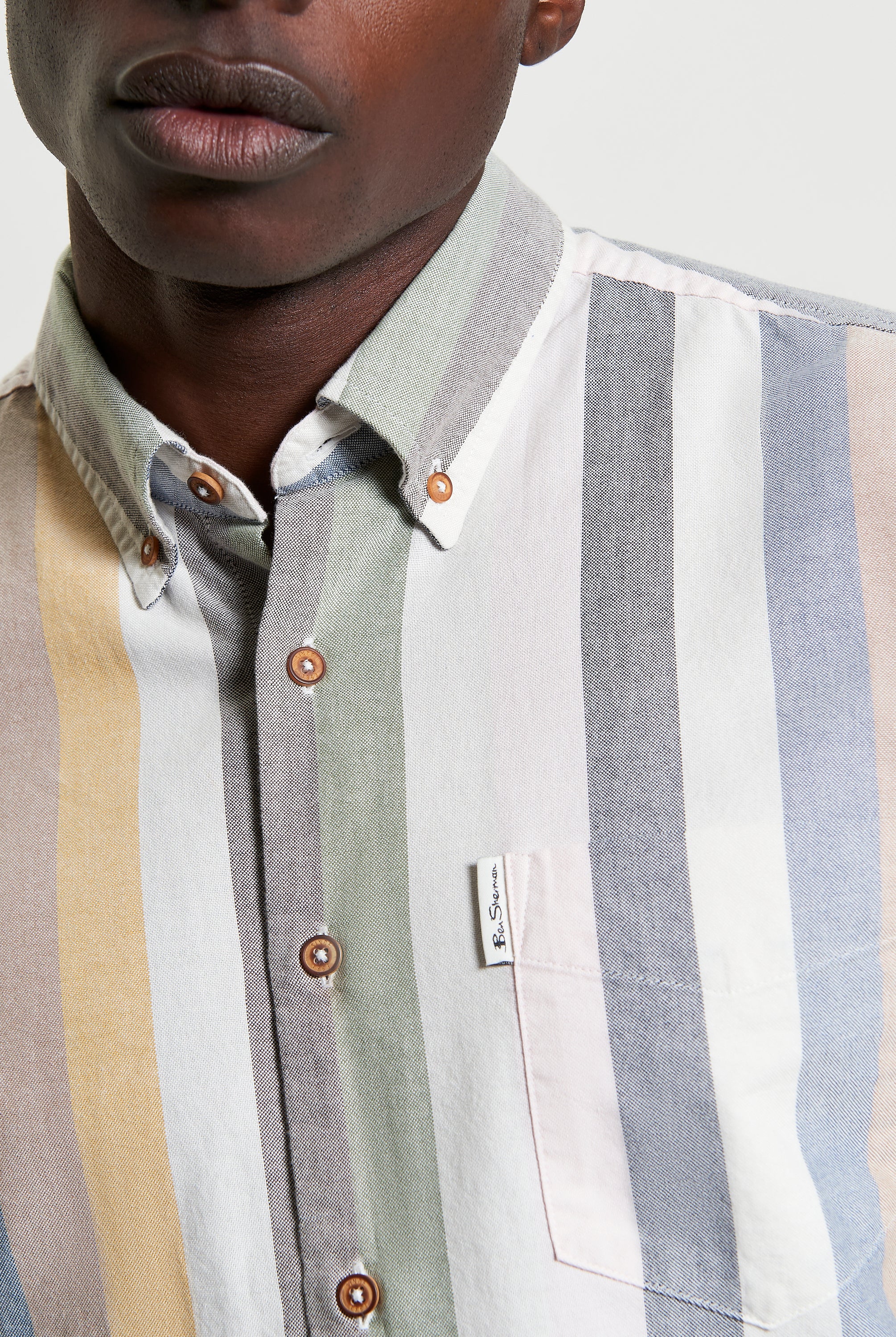 Candy Stripe – Short sleeve shirt with colorful stripes and button-down collar, featuring the Ben Sherman woven label.