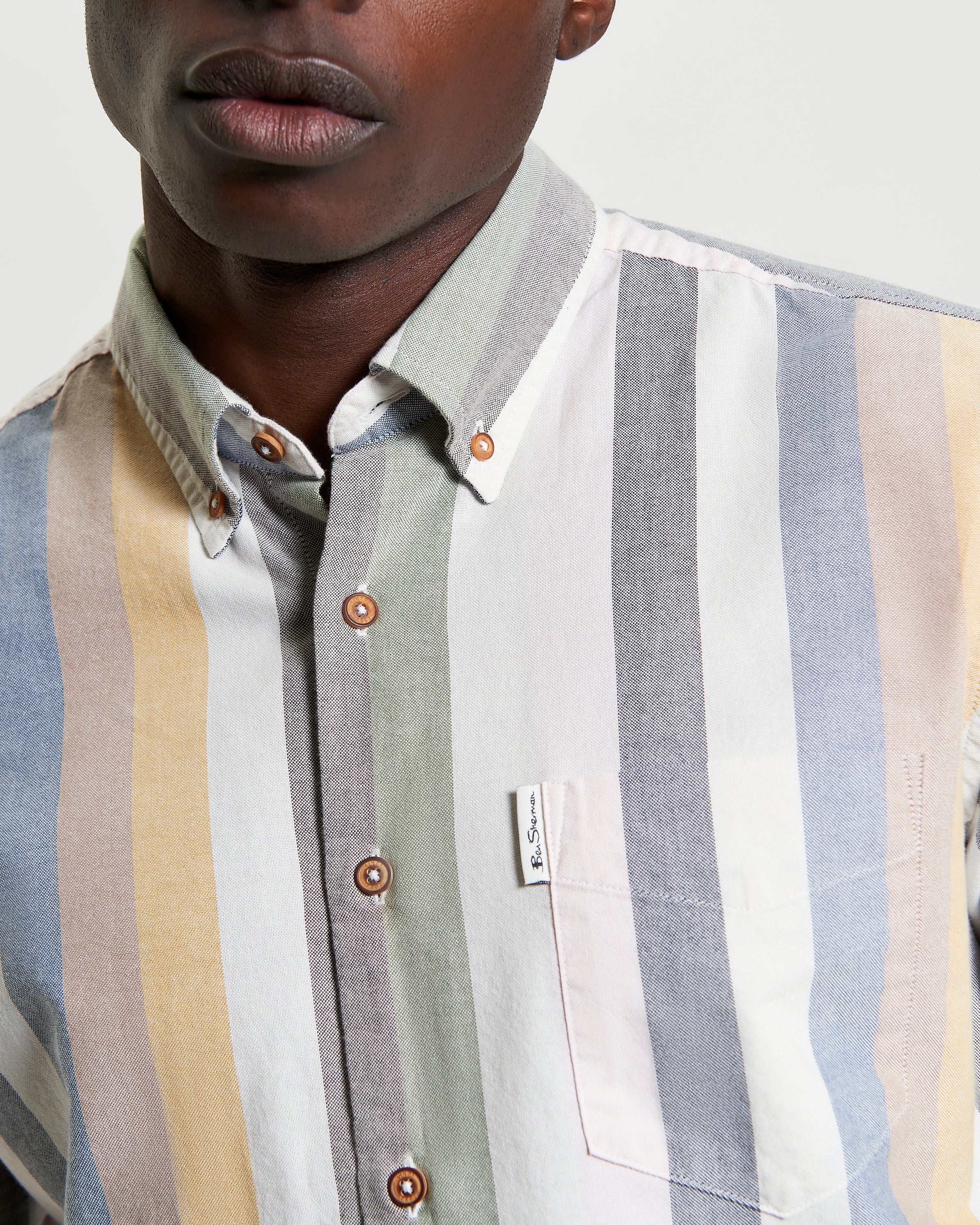 Candy Stripe – Short sleeve shirt with colorful stripes and button-down collar, featuring the Ben Sherman woven label.