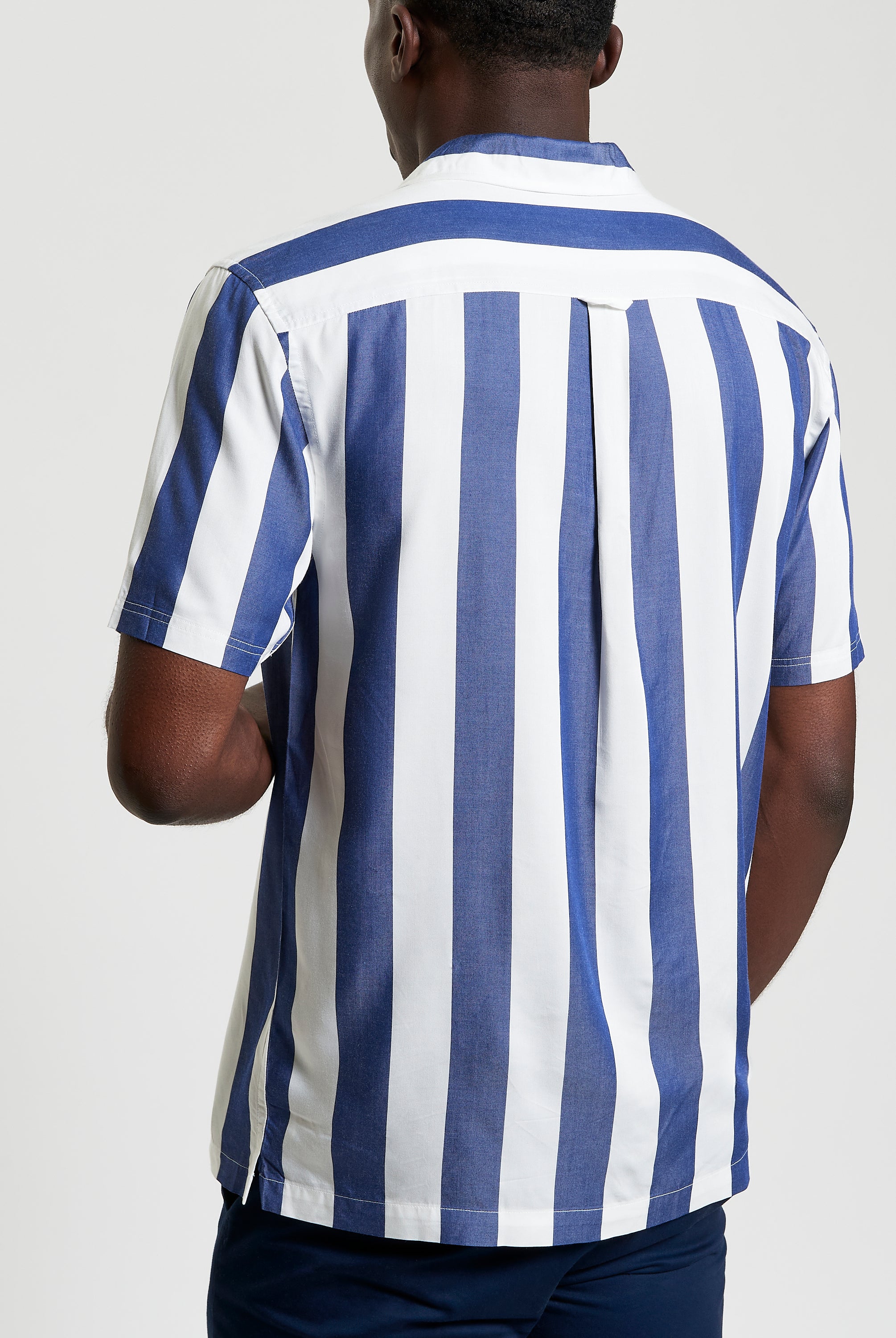 Viscose Stripe Shirt – blue and white striped short-sleeve shirt with revere collar and relaxed fit.