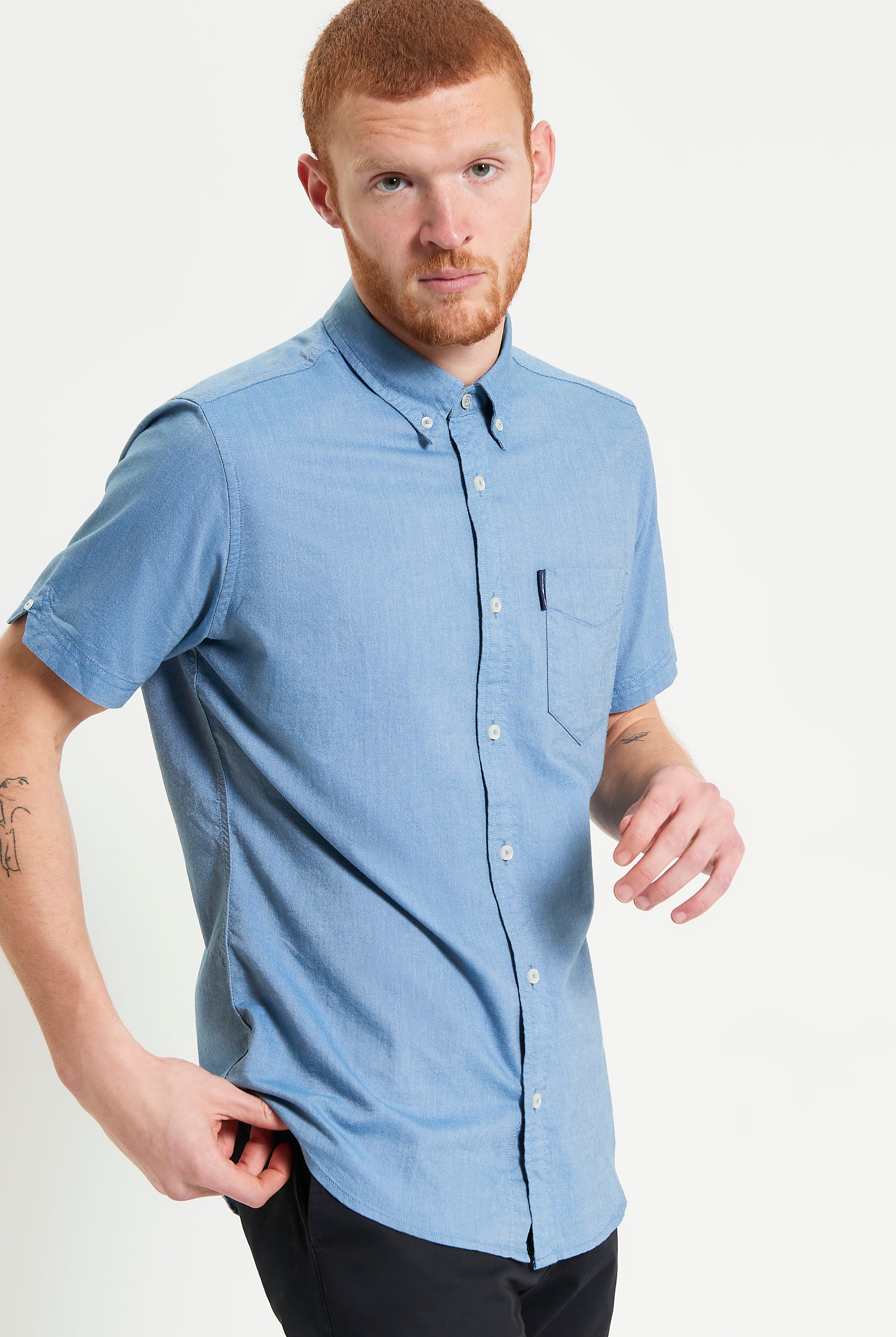 Signature Oxford Short Sleeve Shirt – light blue with short sleeves and chest pocket.