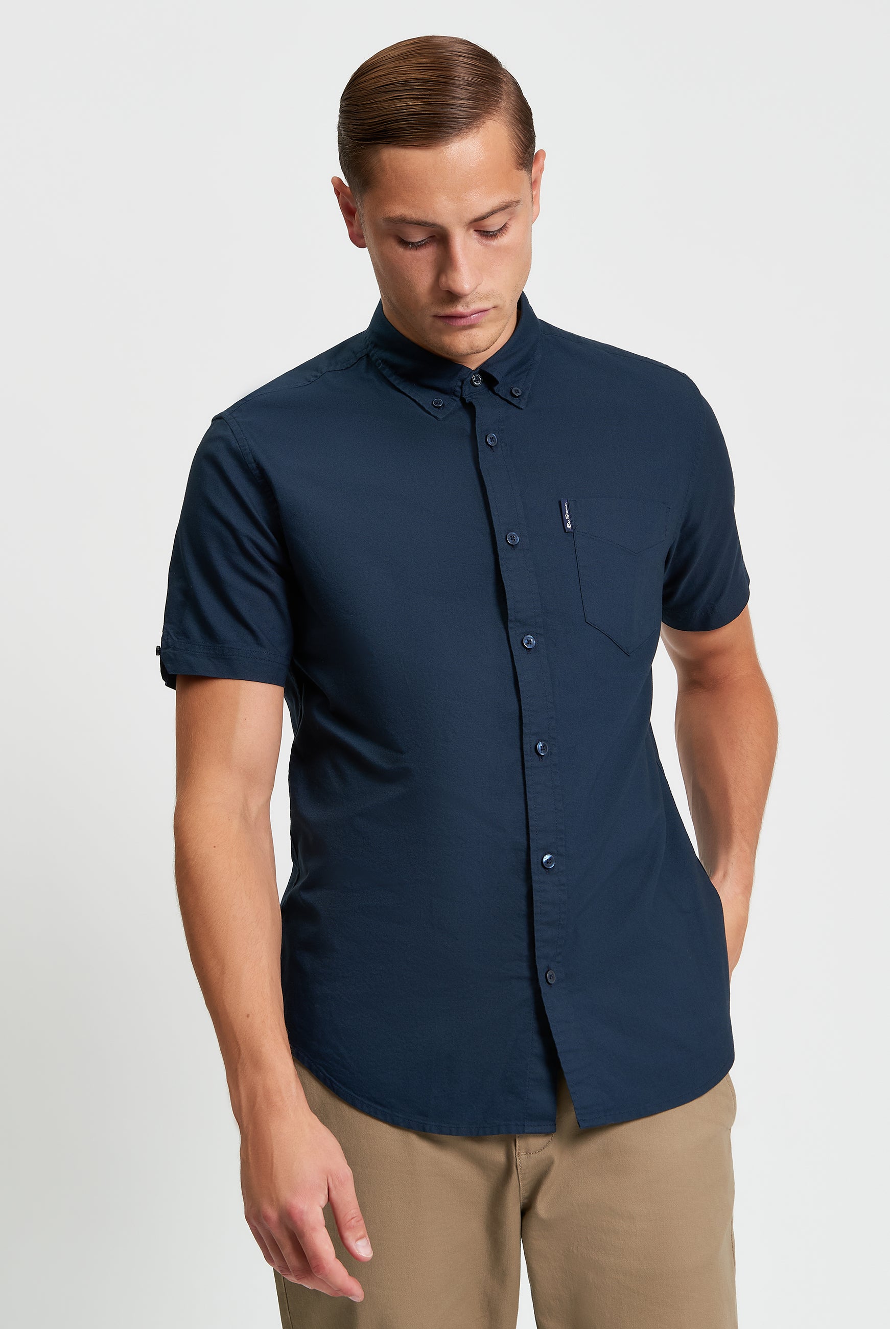 Signature Oxford Short Sleeve Shirt β Navy with short sleeves and chest pocket.