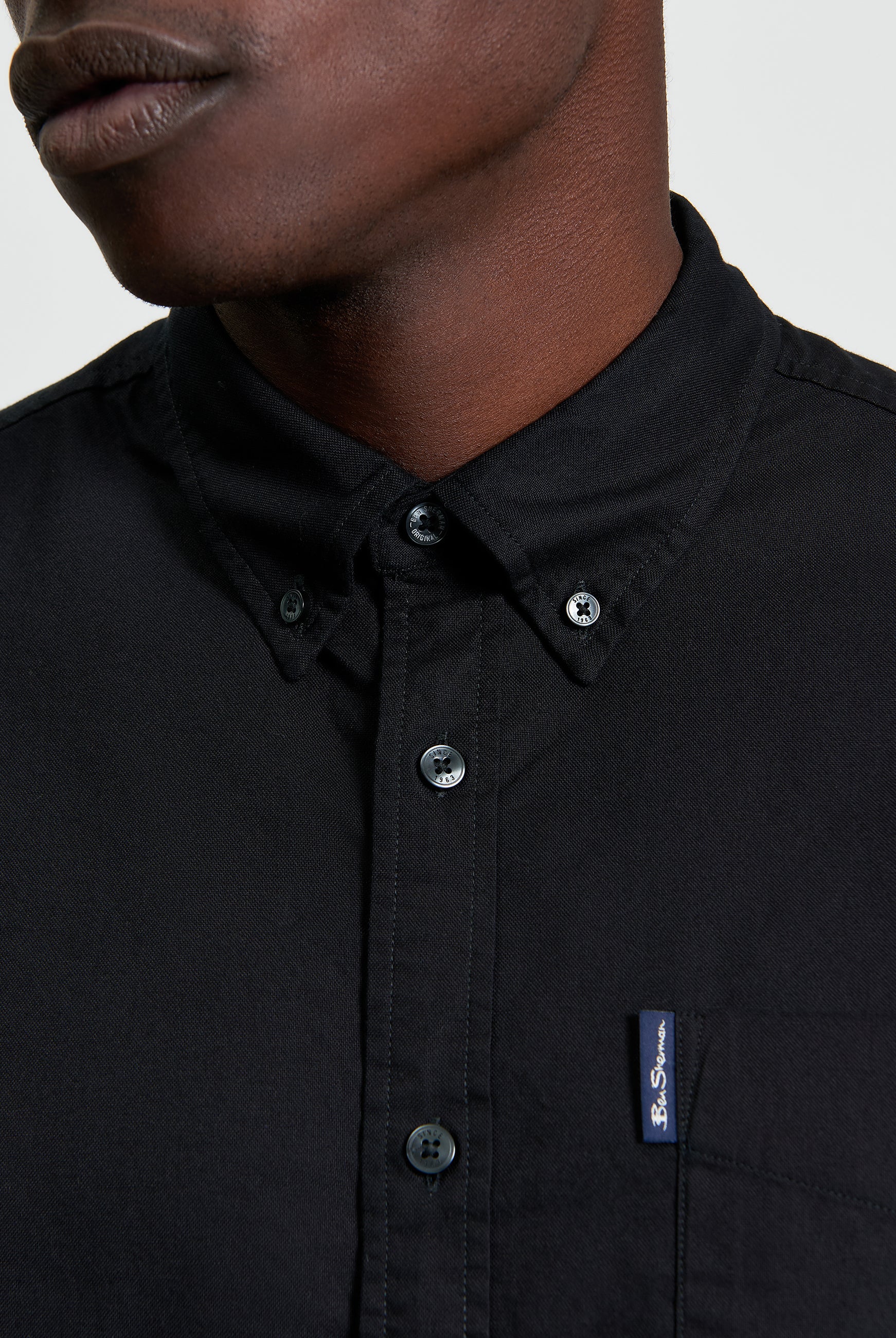 Signature Oxford Short Sleeve Shirt - Black - Detail View