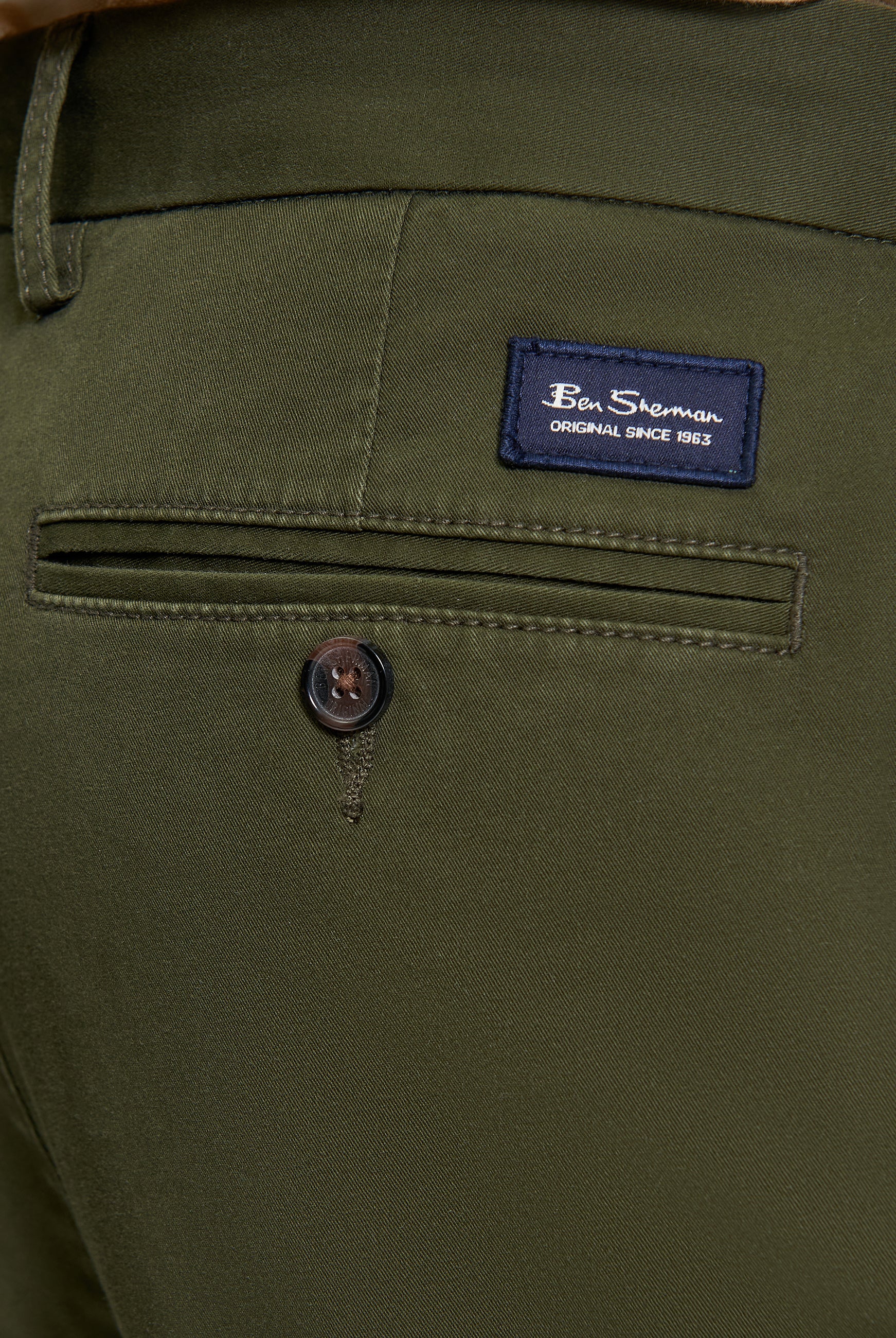 Signature Slim Stretch Chino - Khaki - Detail View