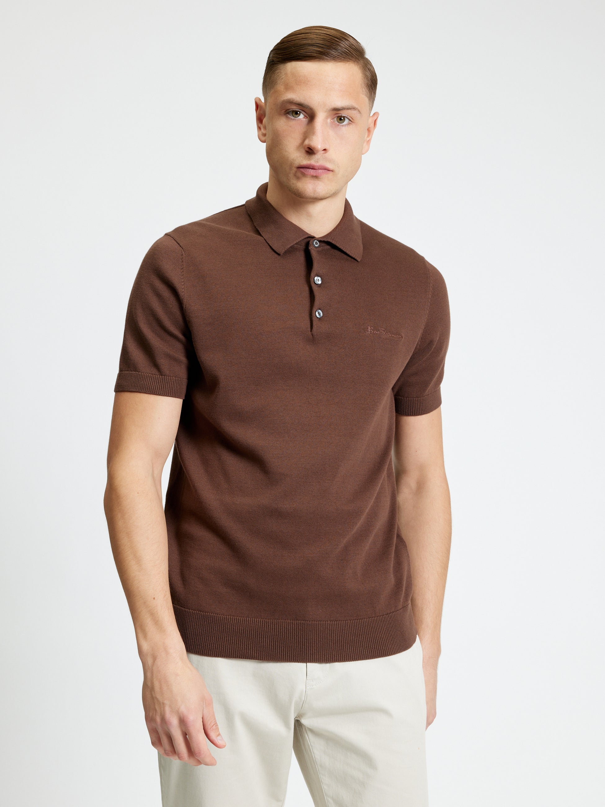 Signature Short Sleeve Polo – brown knitted polo shirt with ribbed collar and cuffs