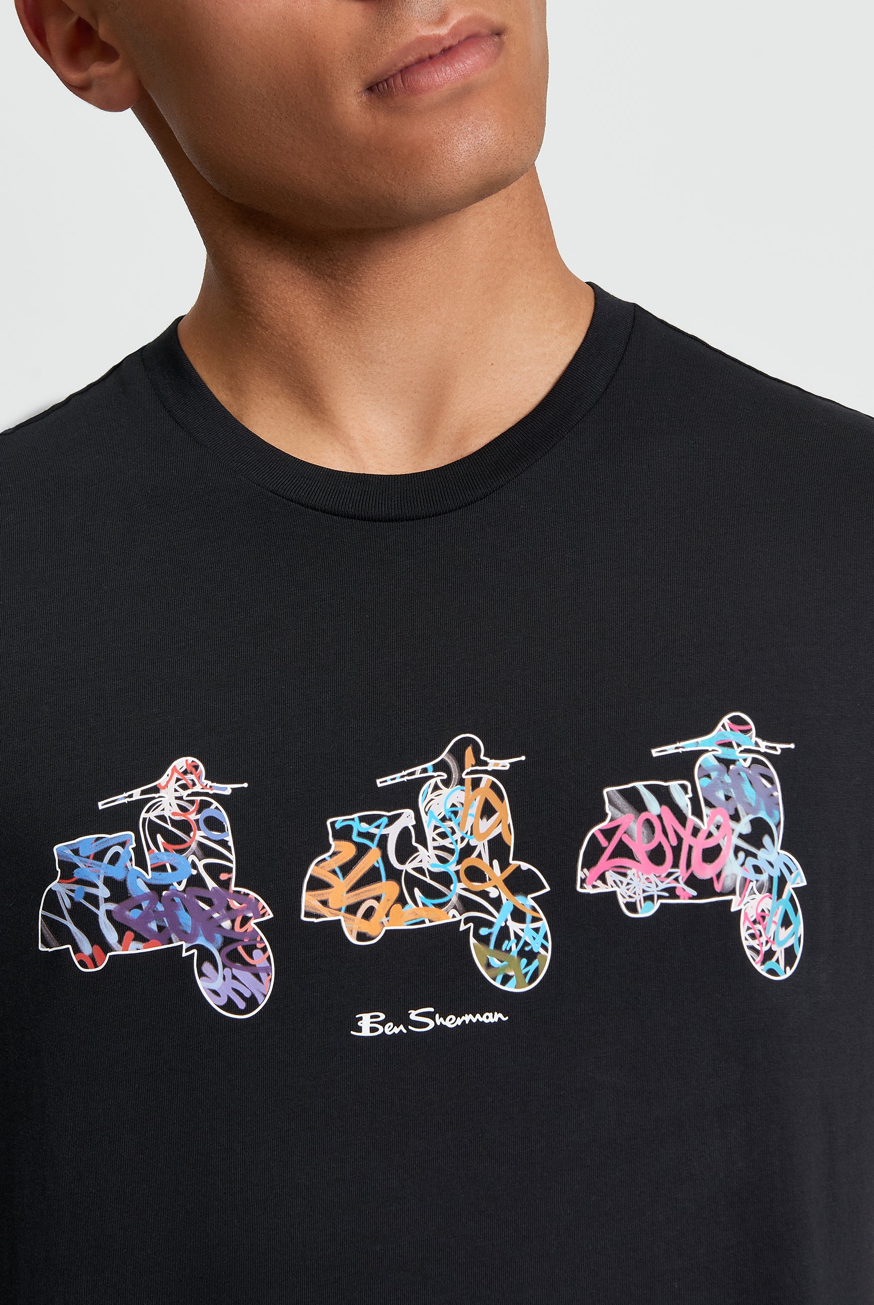 Scooter Spray - Black - Detail View