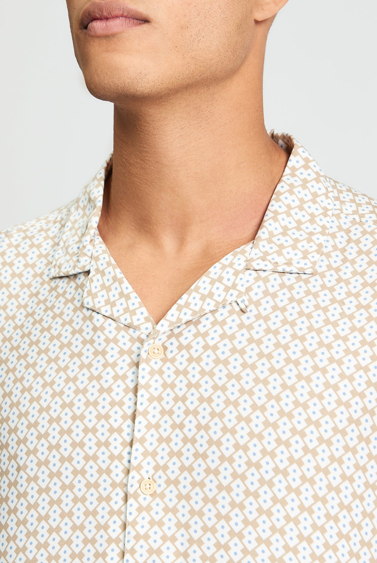 Short Sleeve Geo Border Print Shirt - Sand - Close-Up