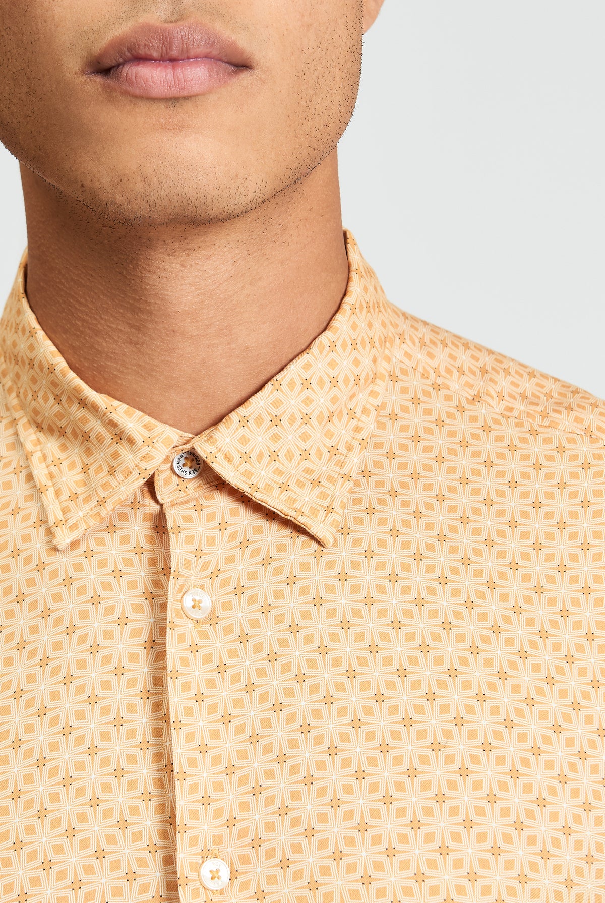 Short Sleeve Linear Geo Print Shirt - New Gold - Close-Up