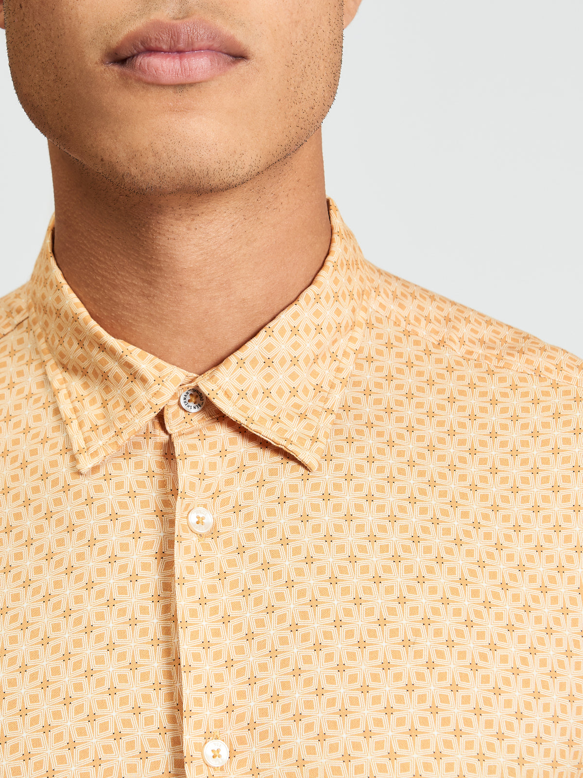 Short Sleeve Linear Geo Print Shirt - New Gold - Close-Up