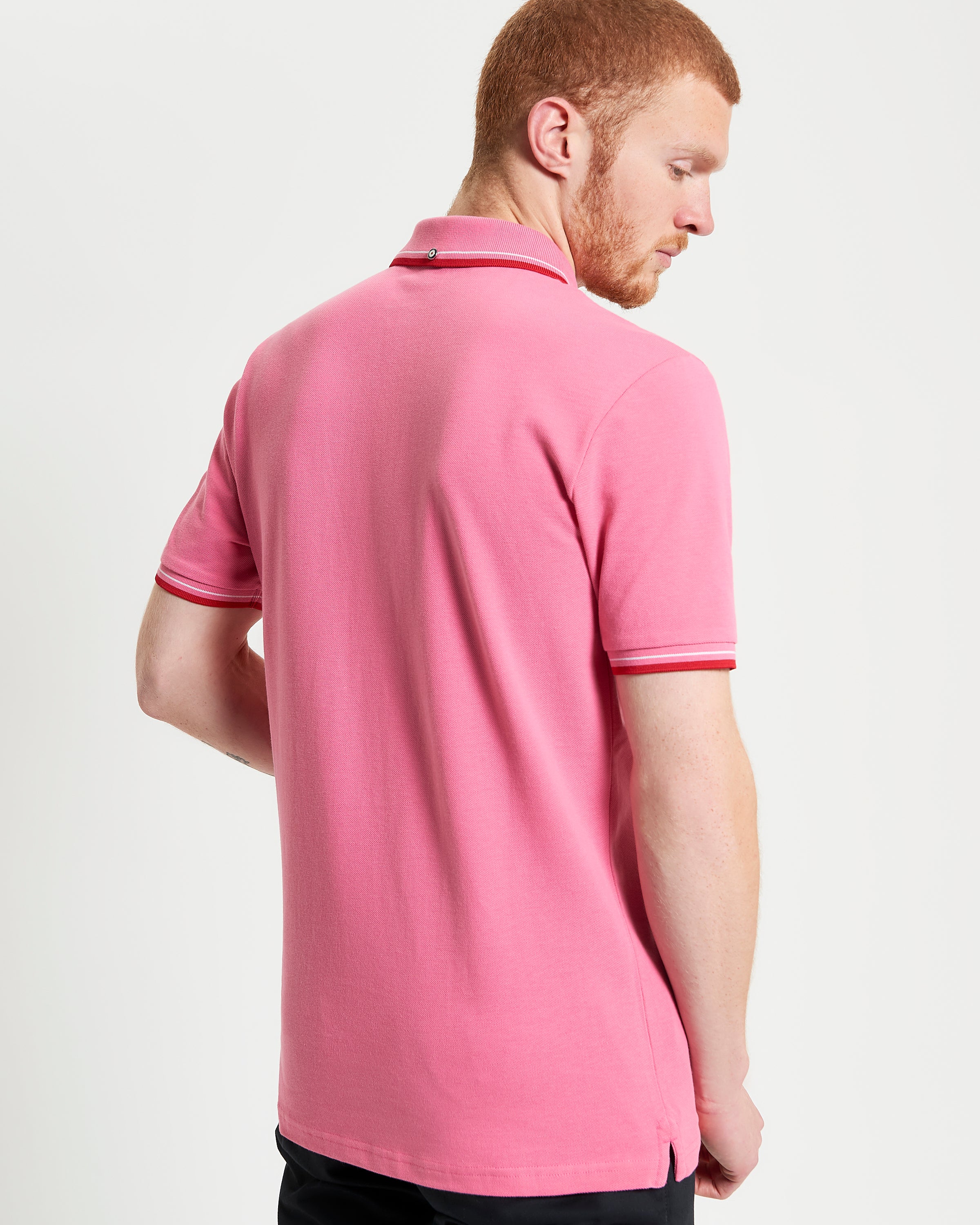 Signature Pique Polo – Pink – Regular fit polo shirt with contrast detailing and made from organic cotton.