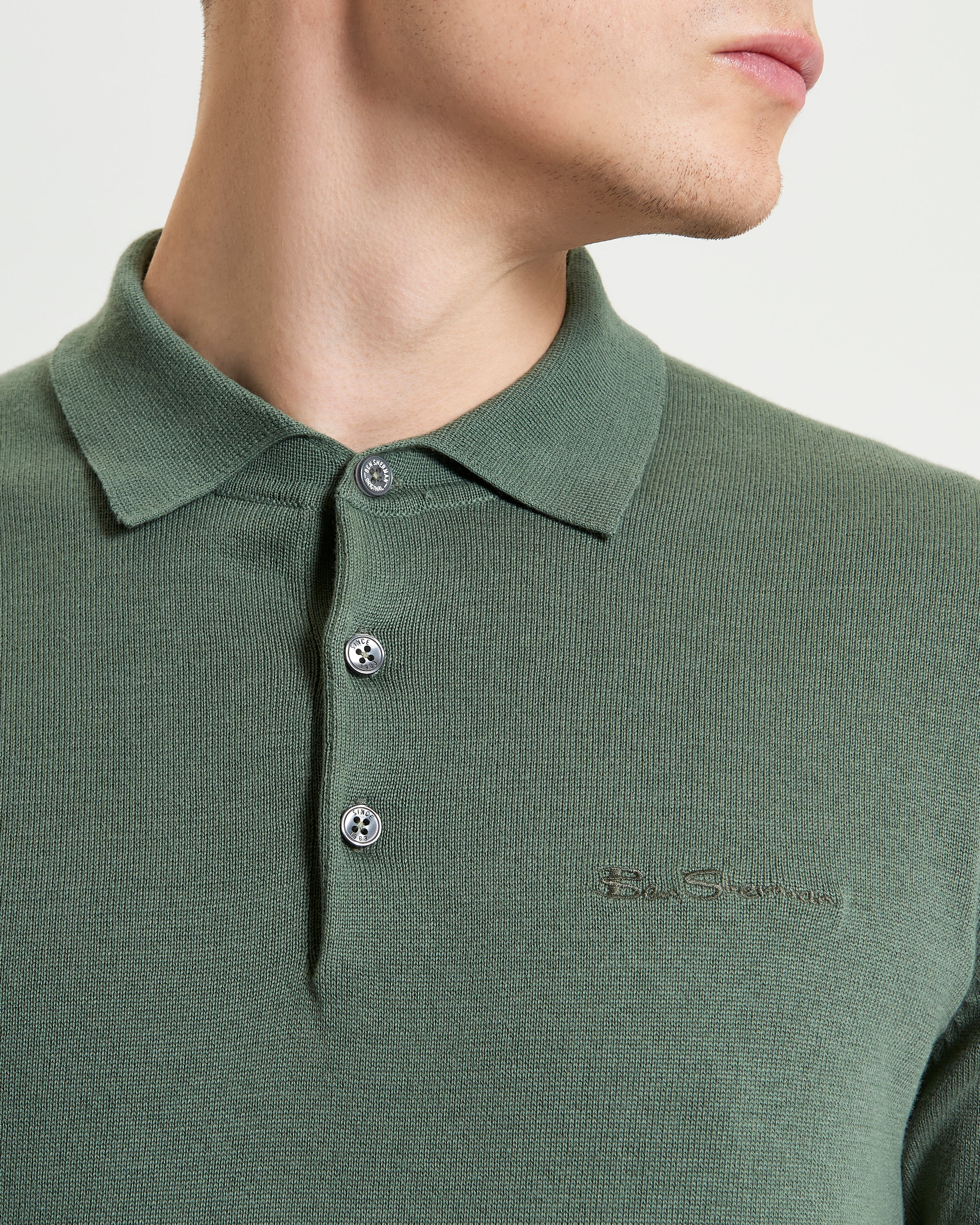 Signature Short Sleeve Polo – green with ribbed collar and branded woven label detail