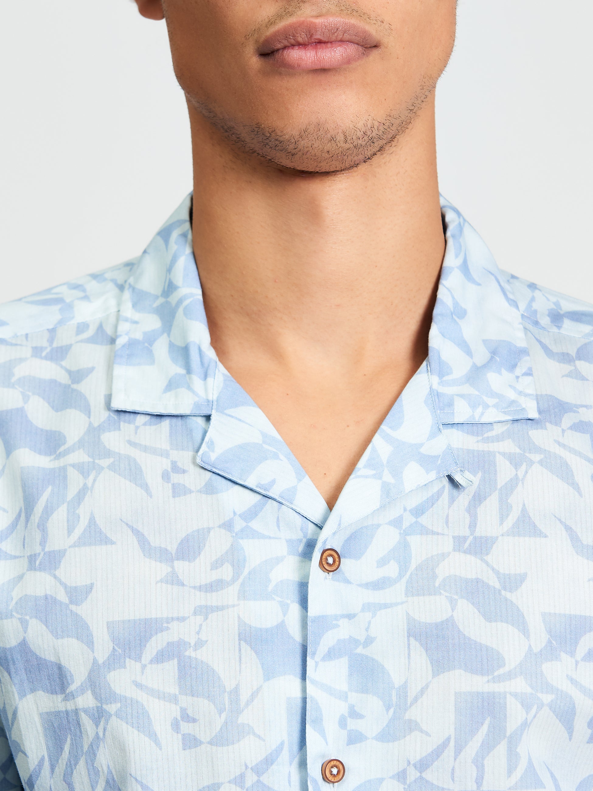 Short Sleeve Seagull Geo Print Shirt - Powder Blue - Close-Up