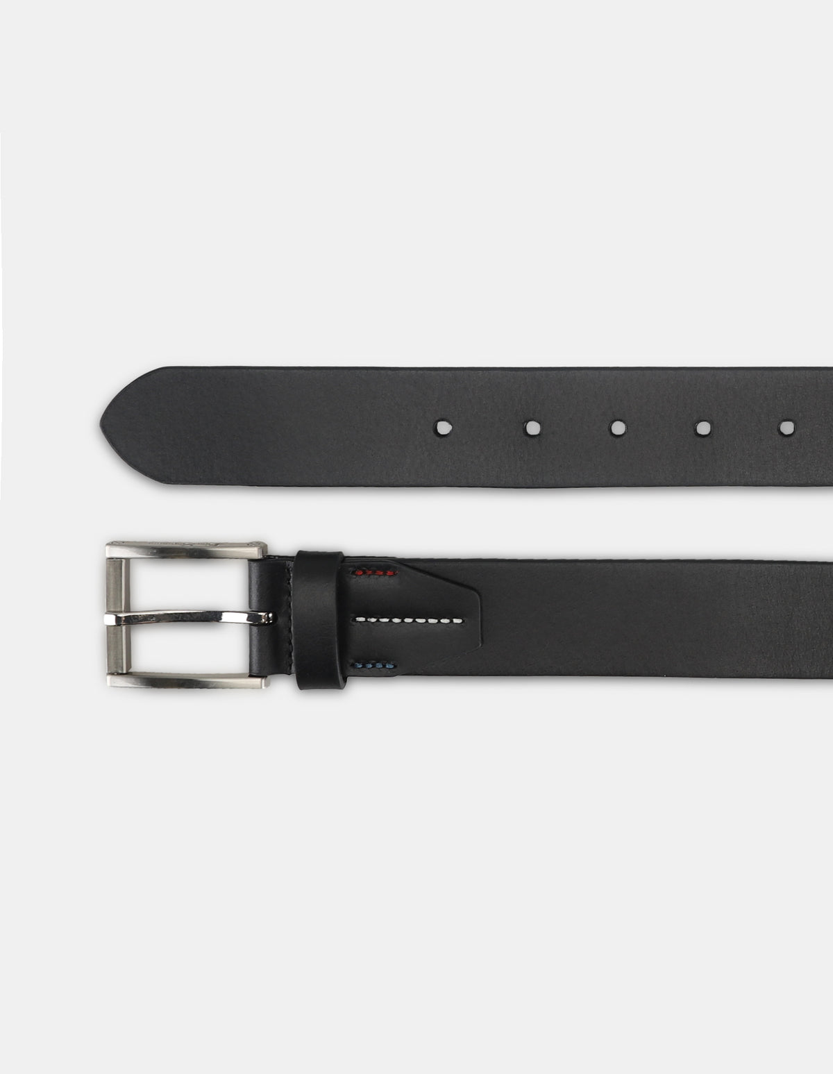 ROLLER BUCKLE BELT – Black leather belt with a sleek roller buckle design.